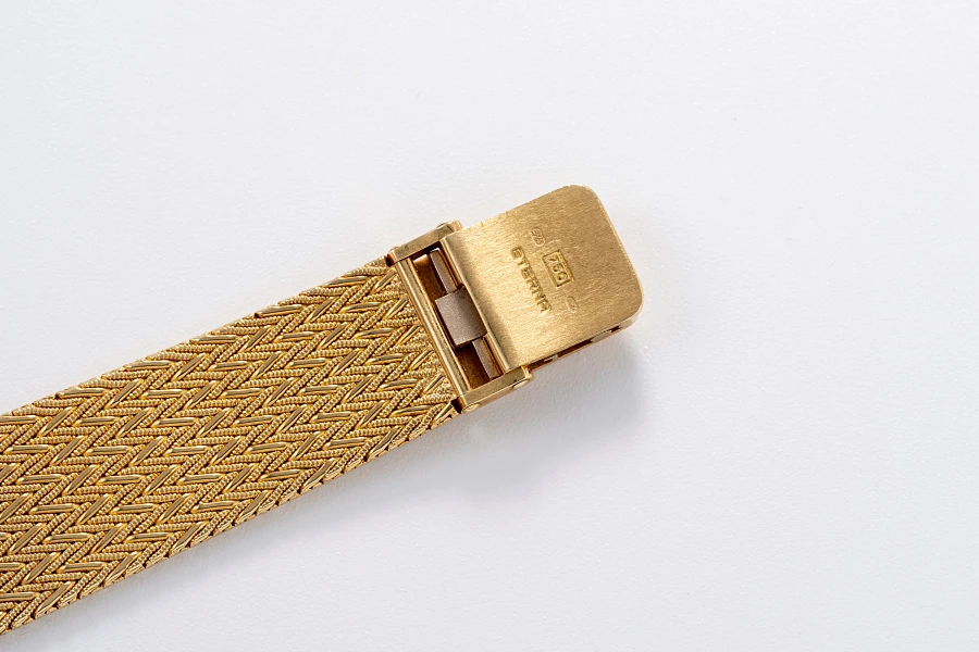 Khanjar-set Wristwatch, onyx Goldring, Lighter, Keychain all in 18k yellow gold