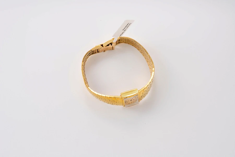 Square Ladies Watch in 18k Yellow Gold