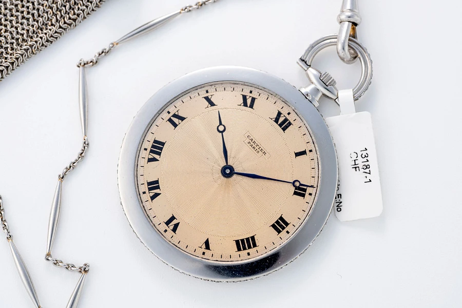 Platinum Pocketwatch diamond-set 1912 with platinum Cartier purse