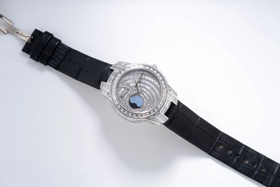 Kalla Lune Ref. 83630 in 18k White Gold with Pavé Baguette Diamonds