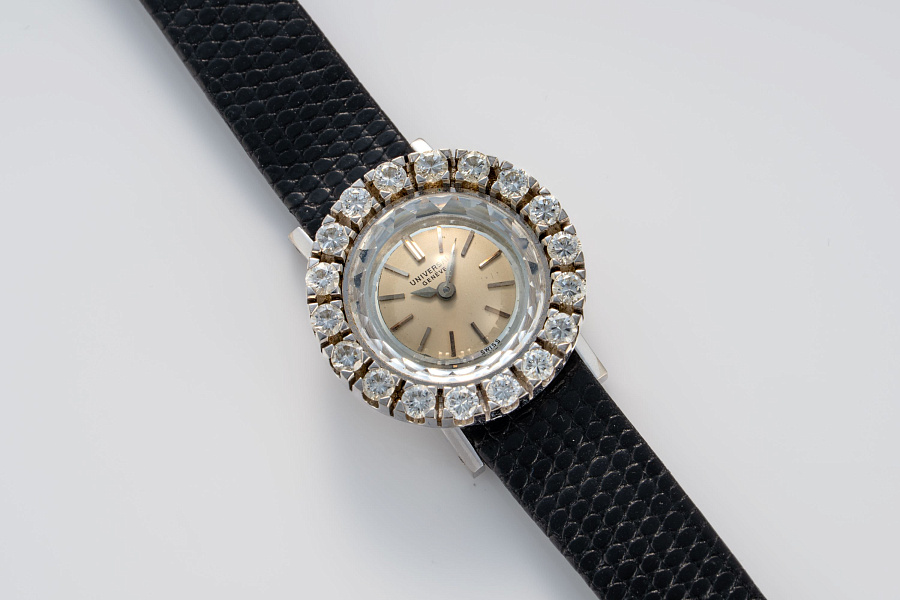 Cocktail Watch in 18k White Gold with Diamonds