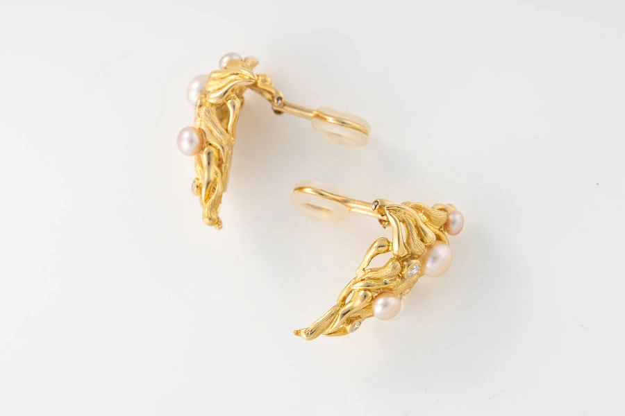 Set of a Watch and Complementary Jewelry in 18k Yellow Gold