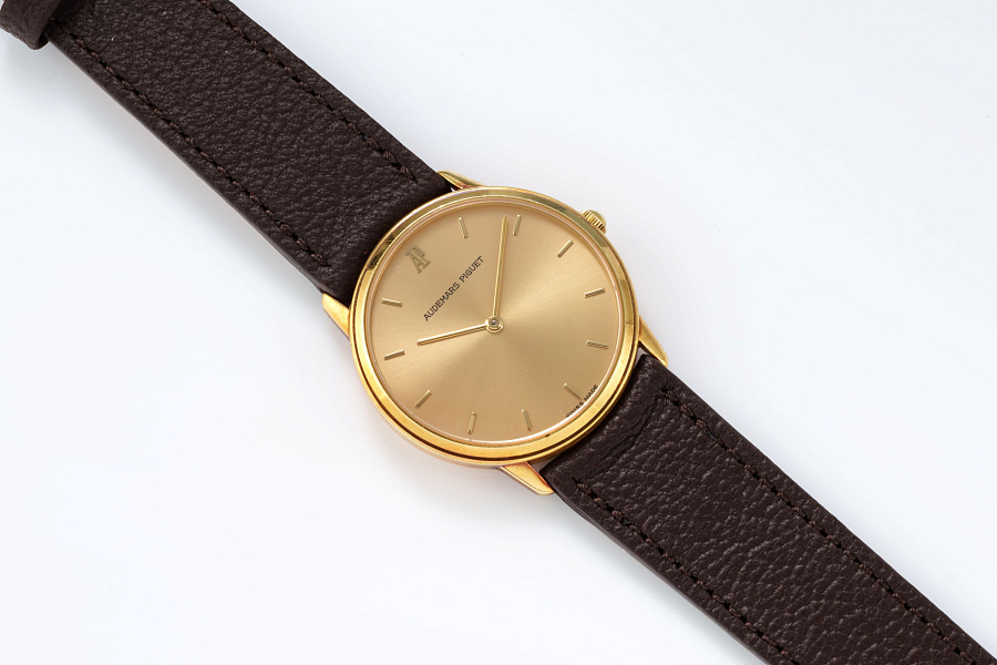 Quartz Dress Watch in 18k Yellow Gold