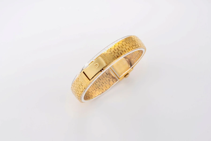 Square Ladies Watch in 18k Yellow Gold