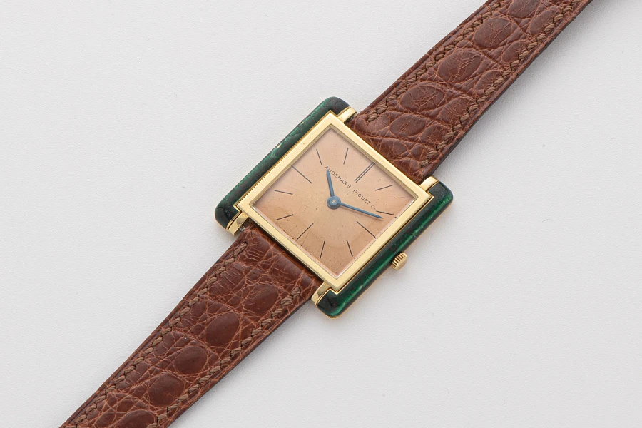 Square Watch with Enamel Decoration and Salmon Dial Ref. 5256BA