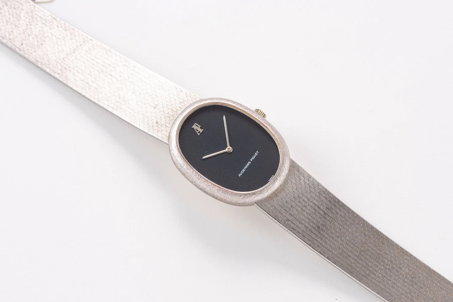 Elliptical Ladies Watch in 18k White Gold