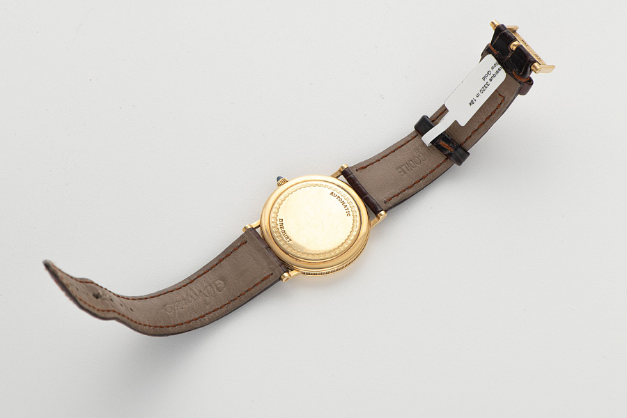 Classique 3320 in 18k Yellow Gold