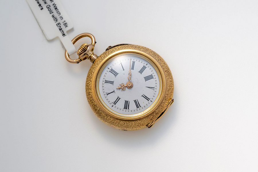 Pocket Watch in 18k Yellow Gold with Enamel Flowers
