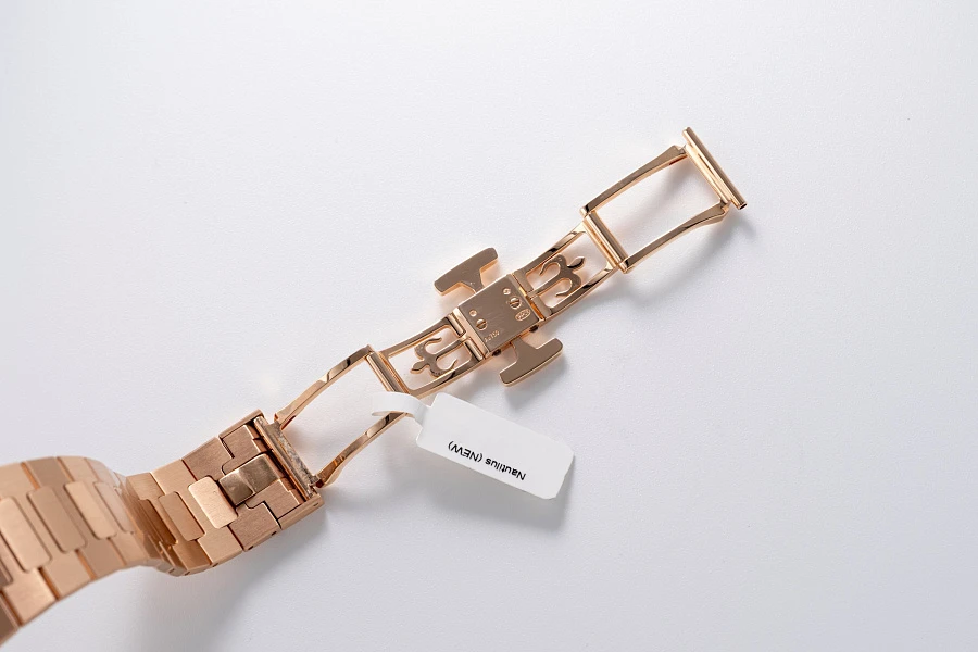 Nautilus Ref. 5712R in 18k Rose Gold