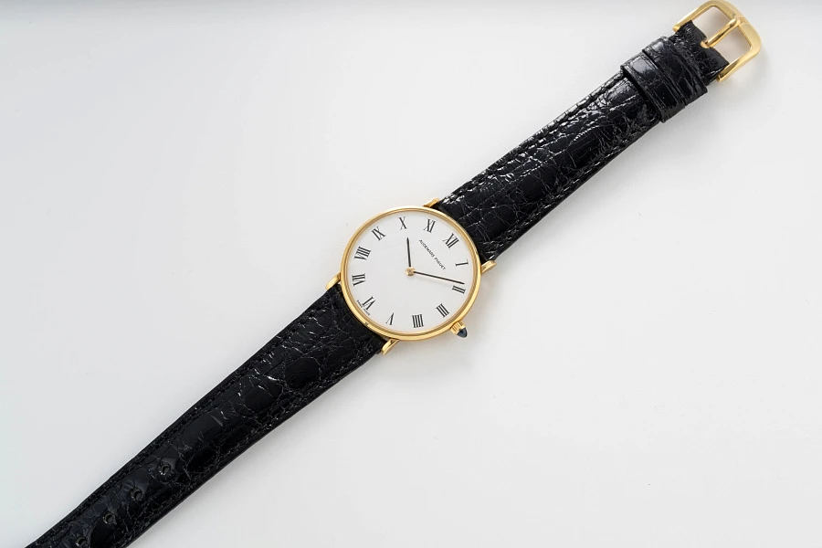 Ultra Thin Dress Watch in 18k Yellow Gold
