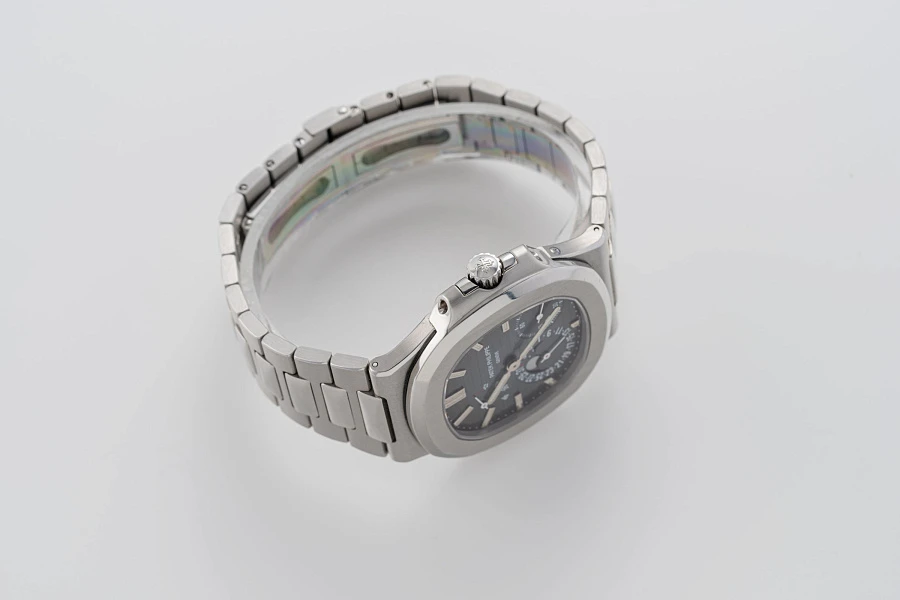 Nautilus Ref. 5712 in Stainless Steel