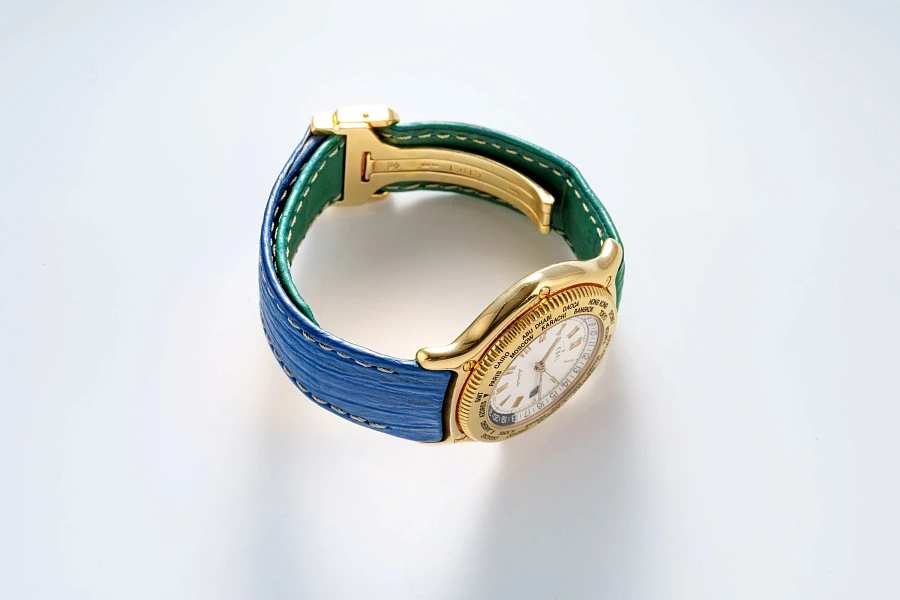 Voyager World Time Ref. 8124913 in 18k Yellow Gold