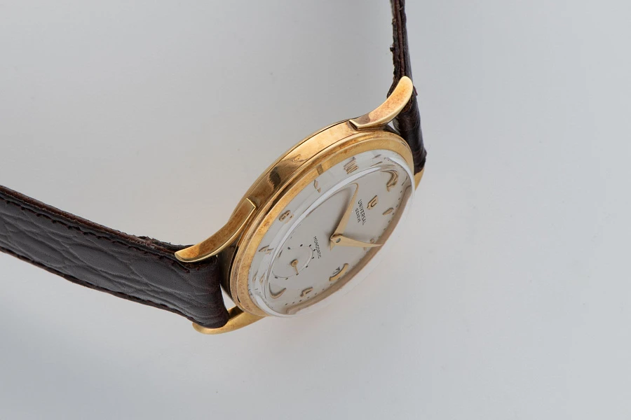 Monodatic in 18k Yellow Gold