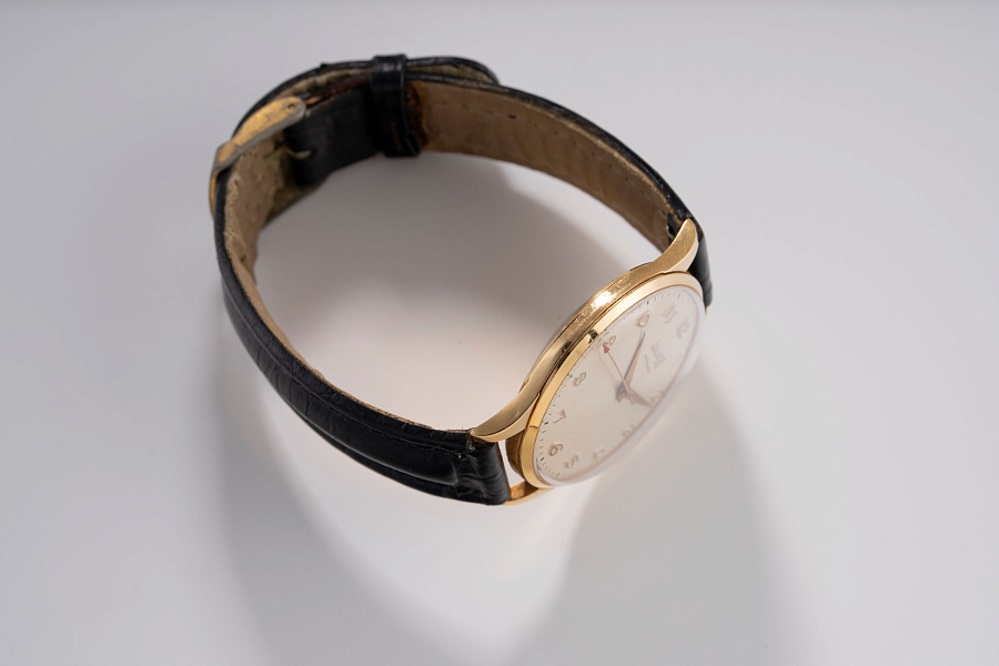 Dress Watch in 18k Yellow Gold