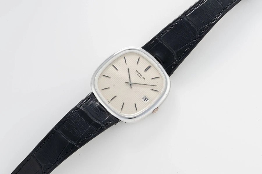 Cushion Case Ellipse Ref. 3604 in 18k White Gold