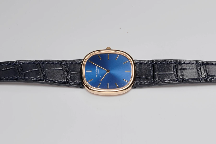 Ellipse with a Gentleman Set