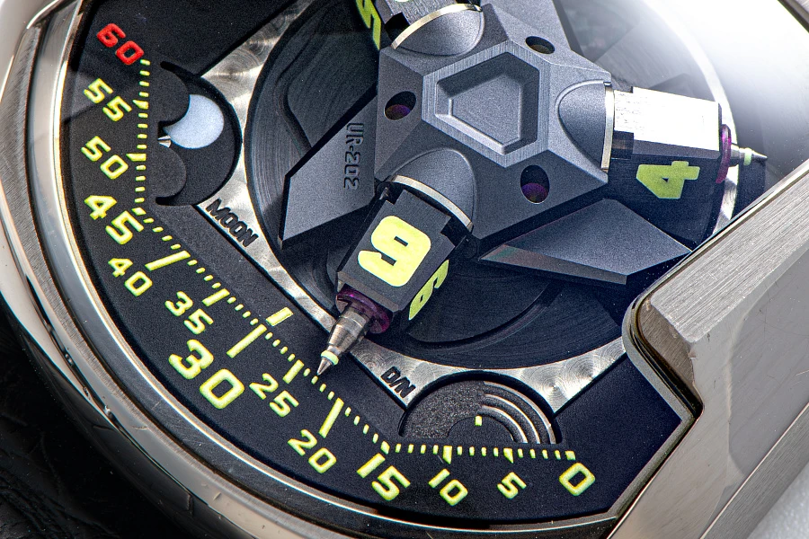 UR202 18K White Gold