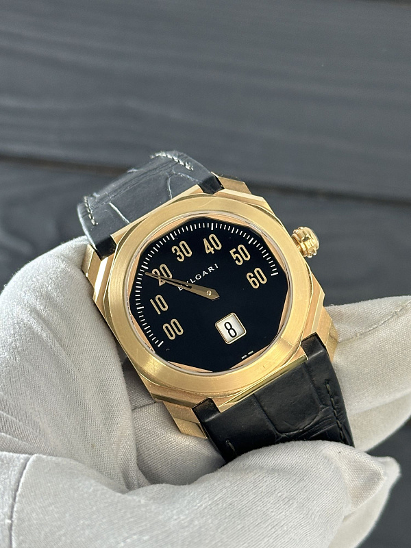 Octo Mono-Rétrograde Rose Gold