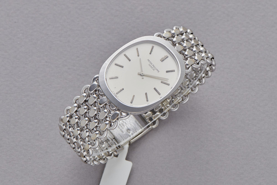 Ellipse in 18k White Gold