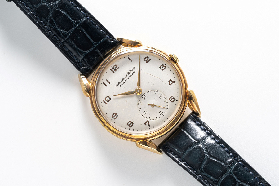 Cornes de Vache Dress Watch in 18k Yellow Gold