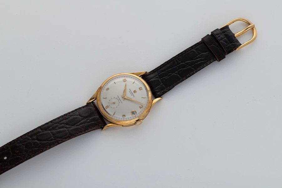 Monodatic in 18k Yellow Gold