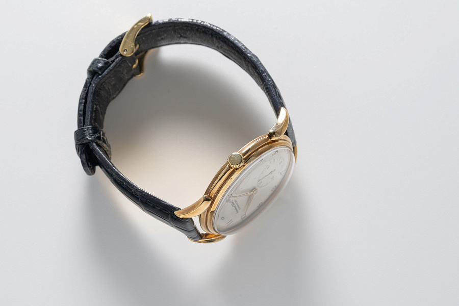 Cornes de Vache Dress Watch in 18k Yellow Gold