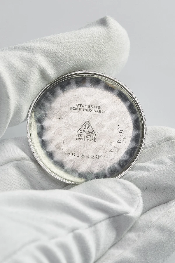 Omega Chronograph 33.3 Black Email