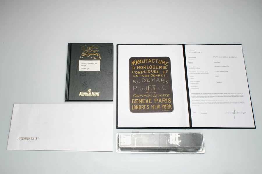 Royal Oak Ultra-Thin Electric Blue