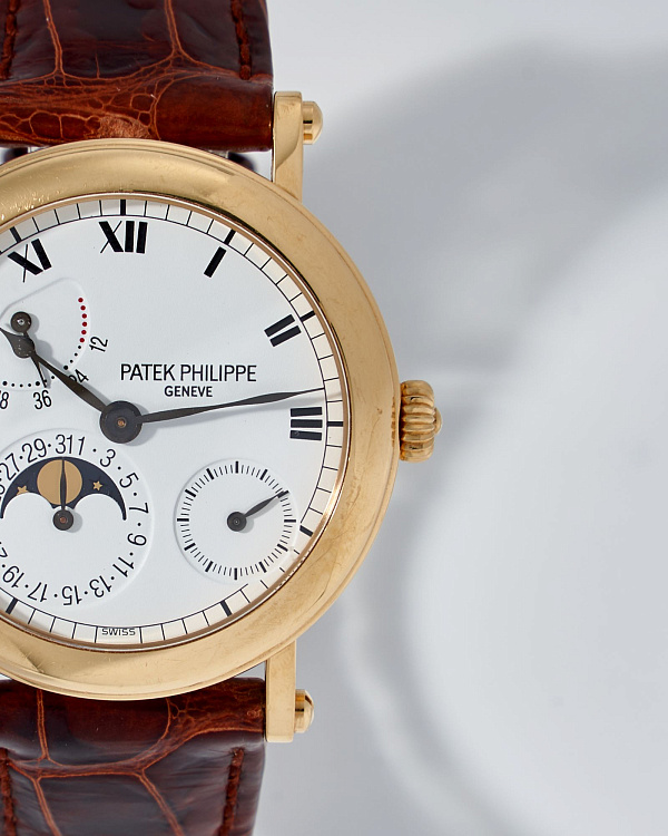 Calatrava 5054 ‘Officer-style’ Power Reserve Moonphase