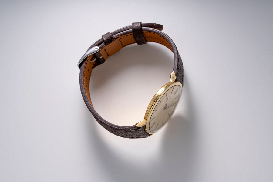 Ultra Thin Dress Watch in 18k Yellow Gold