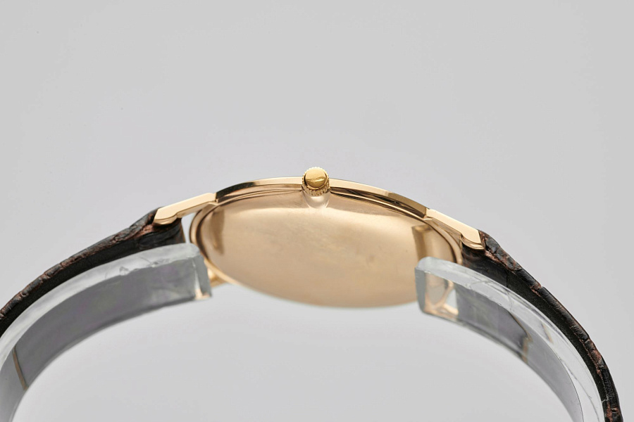 Classic 18K Yellow GOld Hand-wound, two Hands