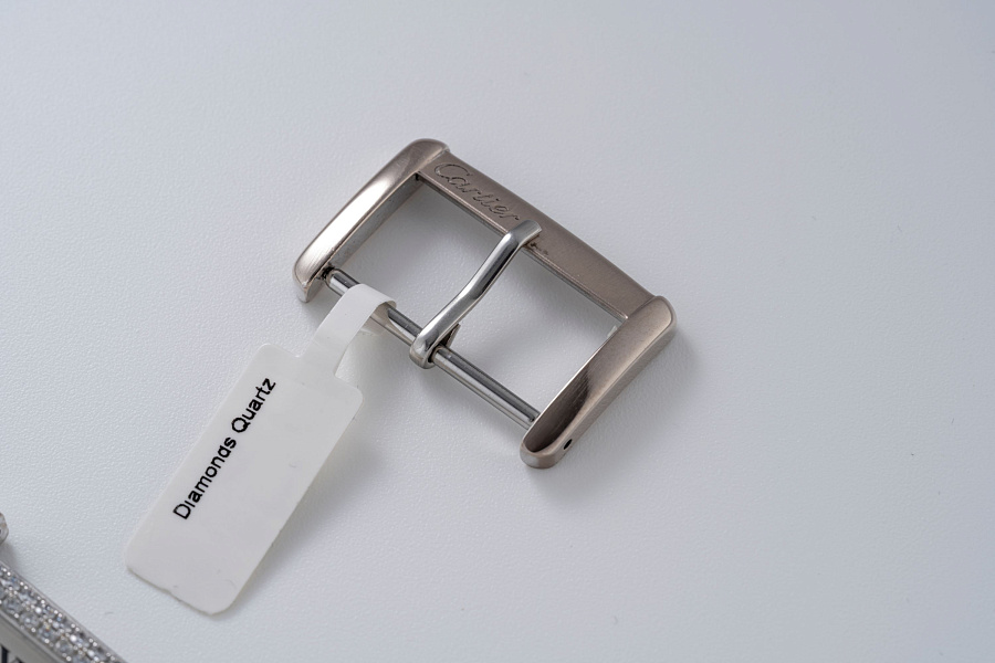 Divan Quartz Ref. 2614 in 18k White Gold with Diamonds