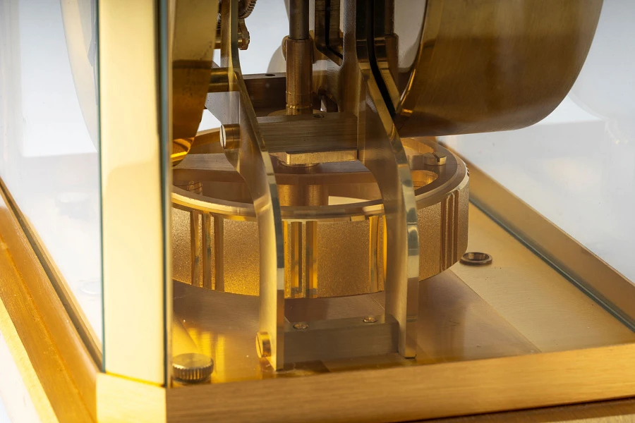 Atmos Table Clock in Gilt Brass