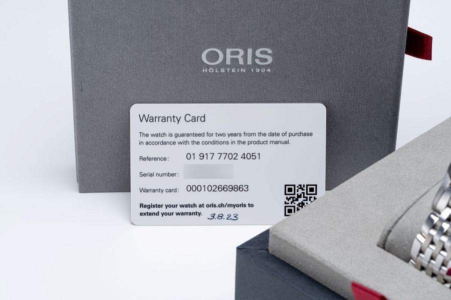 Artelier Jumping Hour in Stainless Steel