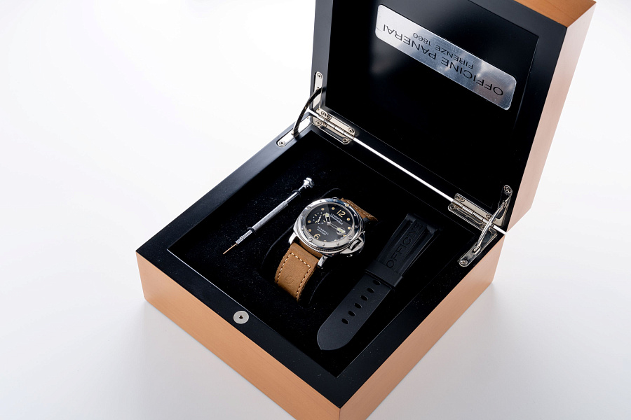 Luminor Submersible Ref. PAM00024 in Stainless Steel