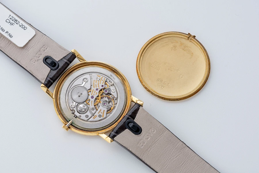 Dress Watch with Fluted Bezel Ref. 6351 in 18k Yellow Gold