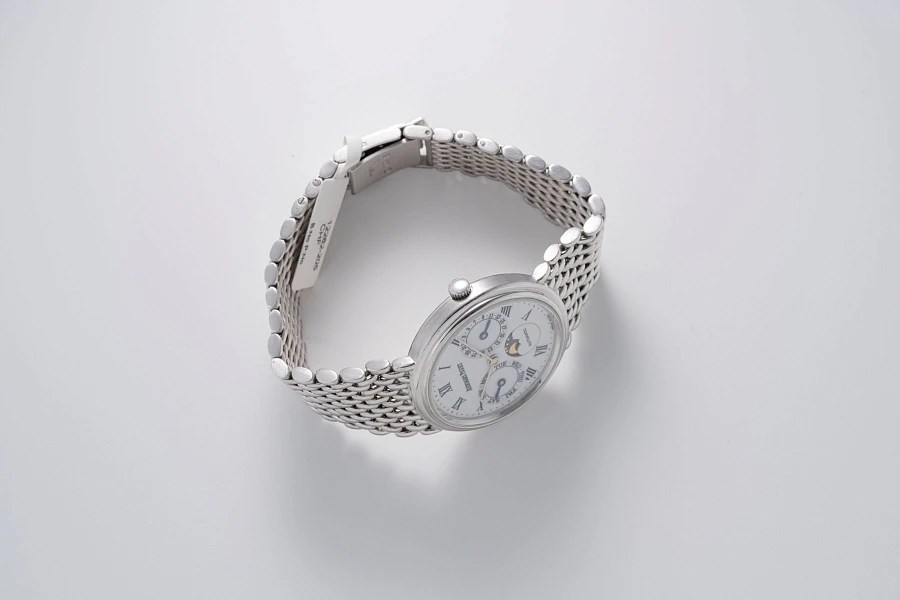 Classic Calendar Ref. 25589 in 18k White Gold