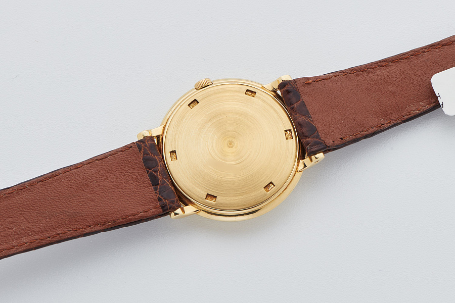 Hand-wound in 18k Yellow Gold with Dial-Reprint