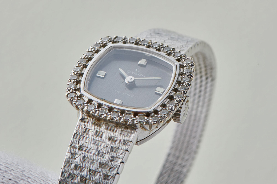 De Ville Ladies Dress Watch in 18k White Gold