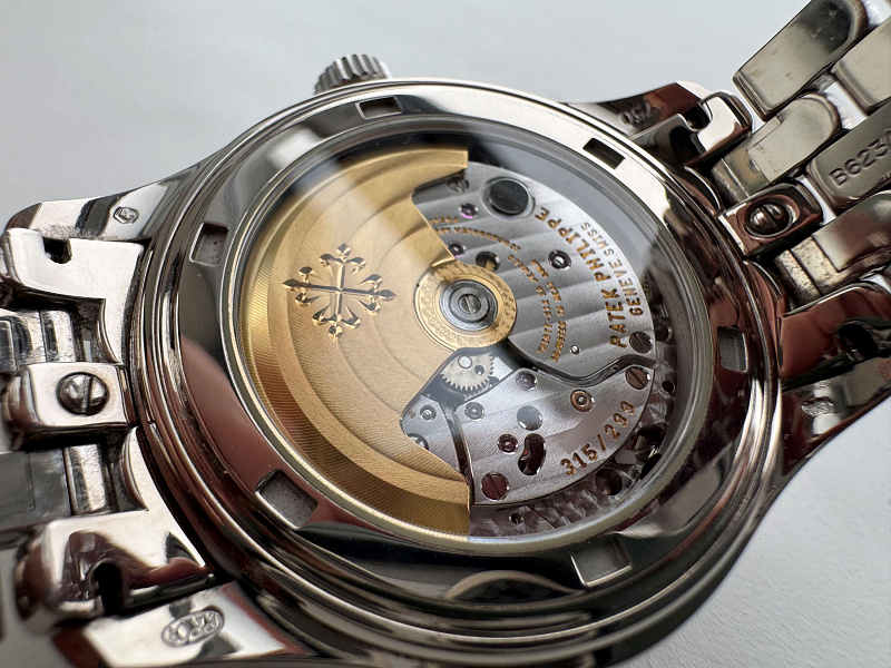 Annual Calendar Ref. 5146 in 18k White Gold