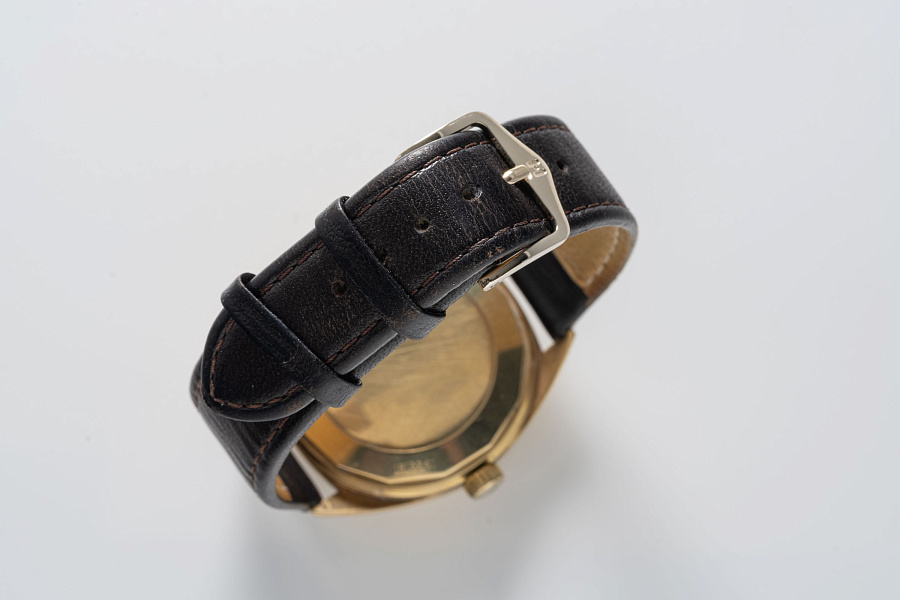 Yacht Club Automatic Ref. R811A in 18k Yellow Gold