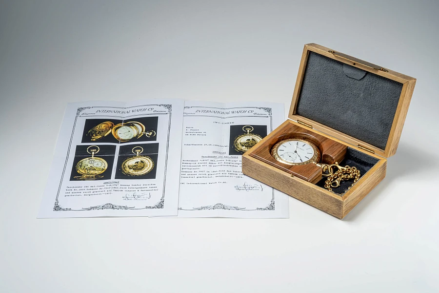 Pocket Watch with Fully Engraved Case in 18k Yellow Gold