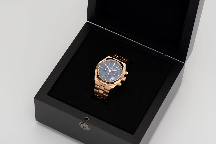 Blue Dial Overseas Chronograph Ref. 5500V in 18k Rose Gold