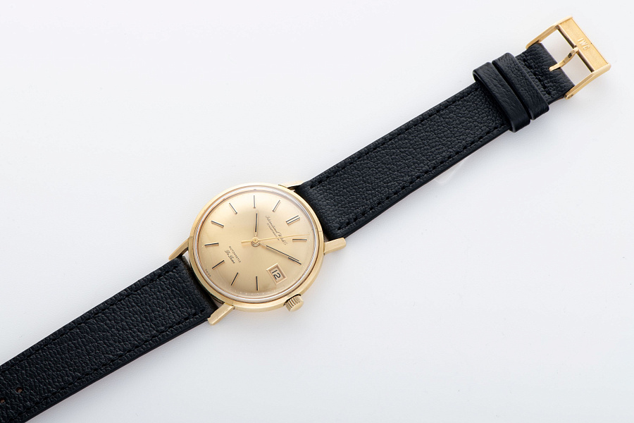 DeLuxe Automatic Ref. 807A in 18k Yellow Gold
