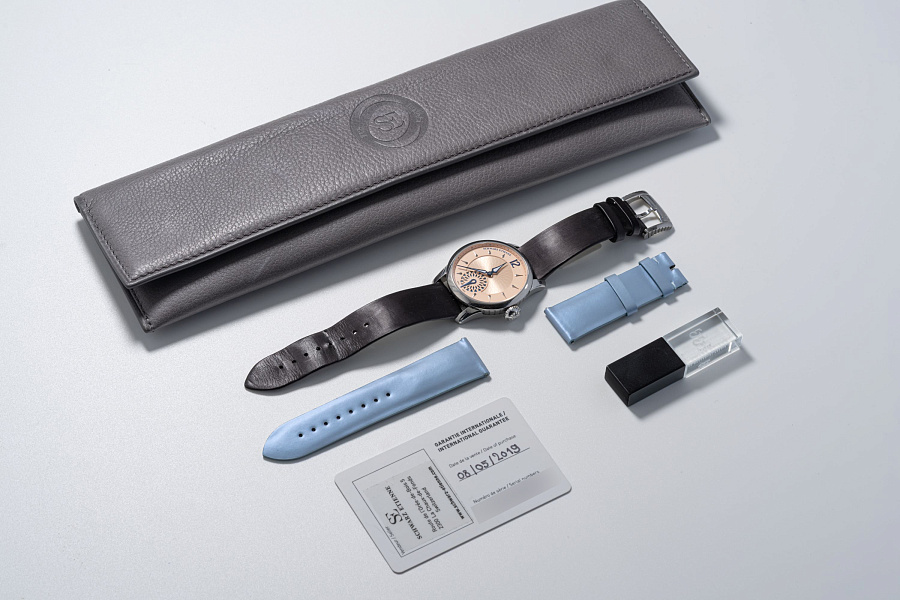 Salmon Dial Watch in Stainless Steel