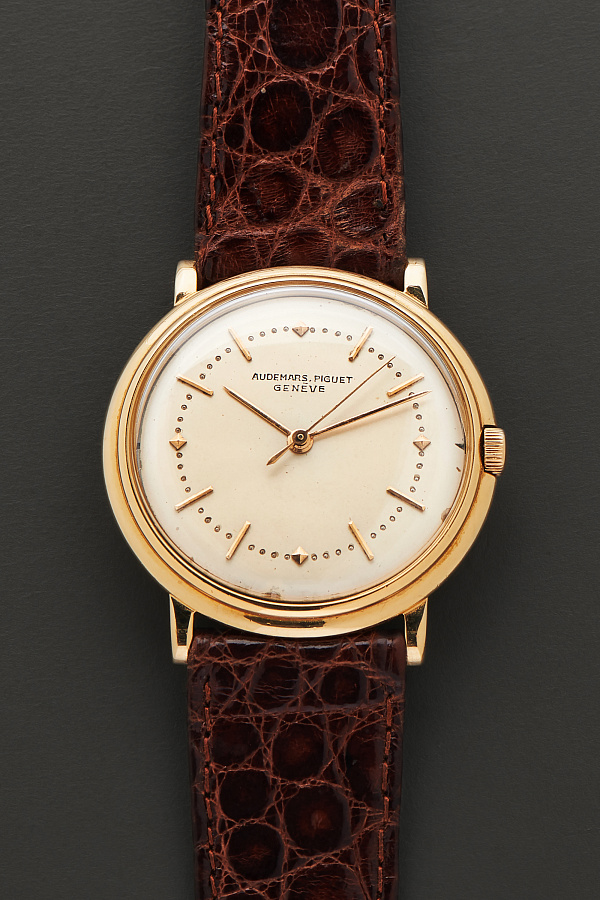 Hand-wound in 18k Yellow Gold with Dial-Reprint