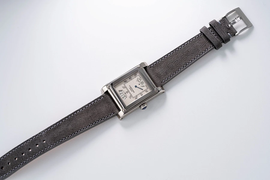 Tank à Vis Wandering Hours Ref. 2554 in 18k White Gold