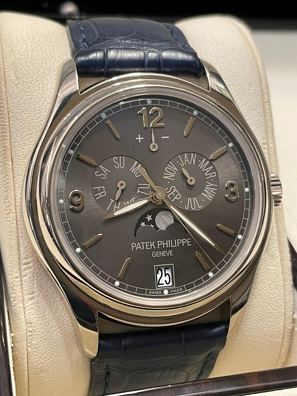 Annual Calendar 5146 White Gold