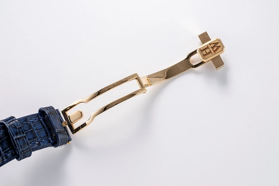 Retrograde Seconds and Day Ref. 200-MAB137R in 18k Yellow Gold with Diamonds