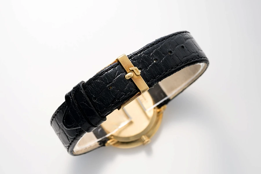 Diamond Bezel Ref. 9046 in 18k Yellow Gold